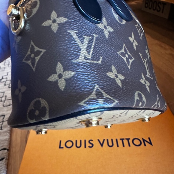 Louis Vuitton Vanity - Picture 9 of 12